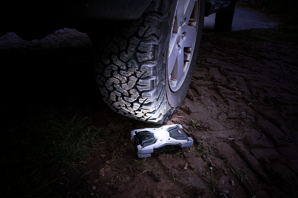 Projecteur LED portable RUFUS 1500 MA re