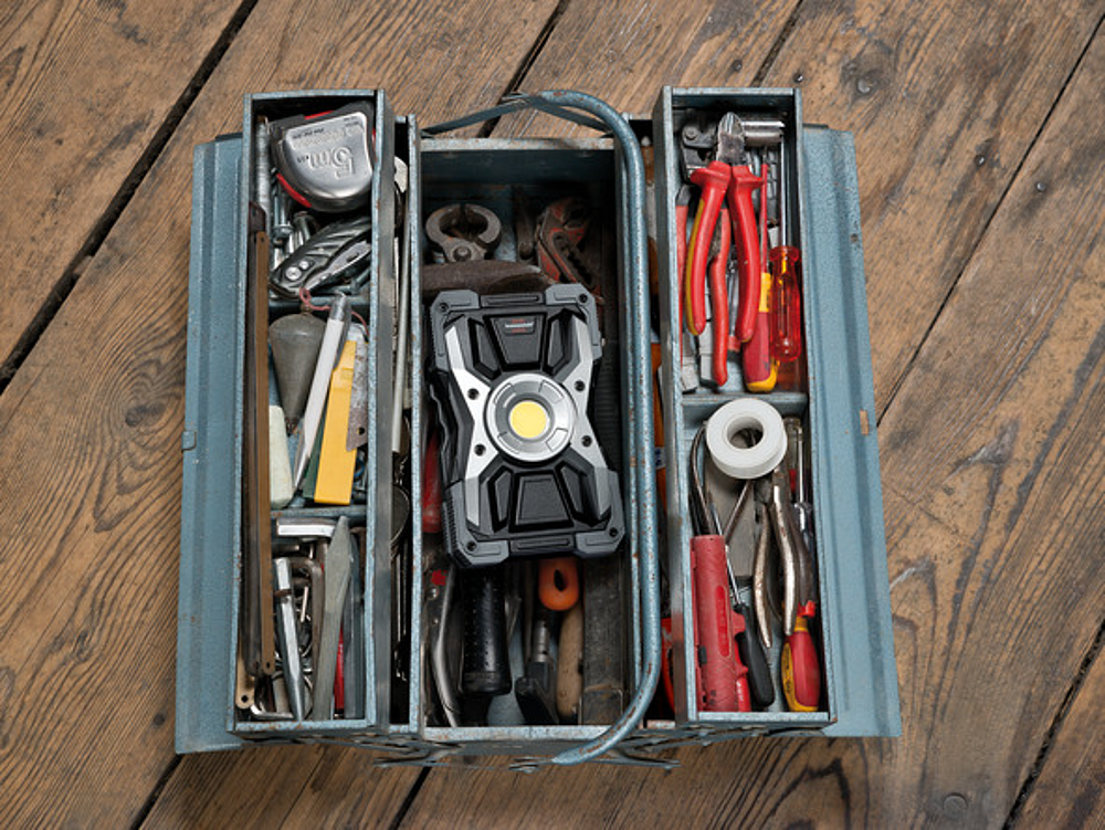 Projecteur LED portable RUFUS 1500 MA re