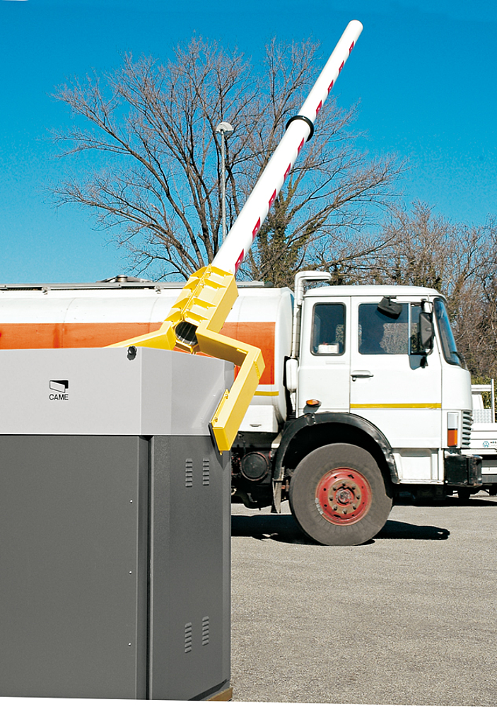 Barrière G12000 24V robuste