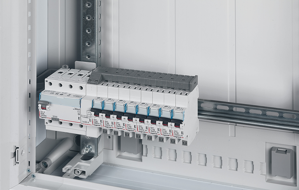 INTERRUPTEUR DIFFÉRENTIEL DX3 63A 30MA TYPE AC 4P VIS/VIS 400V 4M