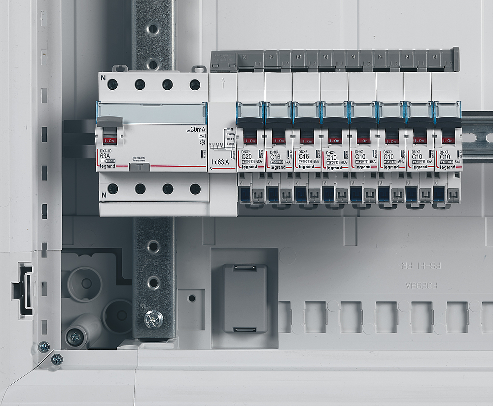 INTERRUPTEUR DIFFÉRENTIEL DX3 63A 30MA TYPE AC 4P VIS/VIS 400V 4M