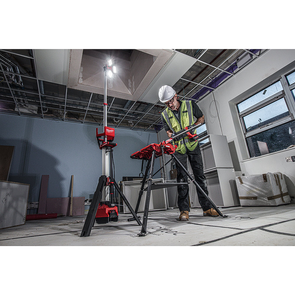 PROJECTEUR TRÉPIED DE CHANTIER HIGH OUTPUT M18 HOSALC-0