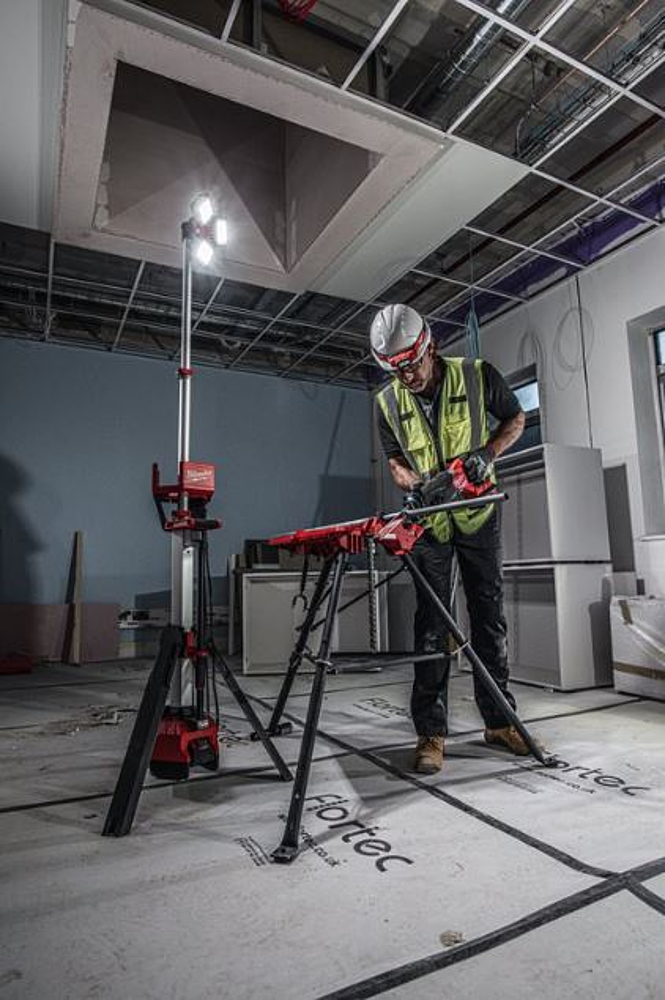 PROJECTEUR TRÉPIED DE CHANTIER HIGH OUTPUT M18 HOSALC-0