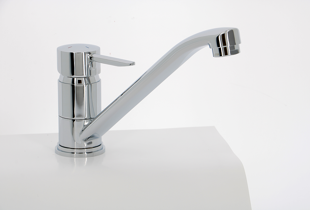 Mitigeur évier. chromé. Bec standard. Norme NF. Cartouche céramique Ø35 mm