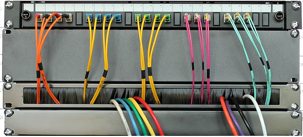 PASSE CABLE BALAIS 1U NOIR