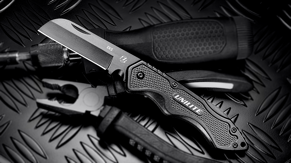 Couteau pliant à lame tronquée