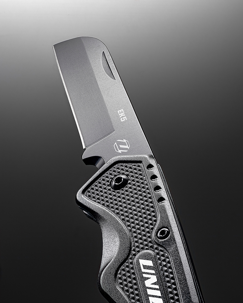 Couteau pliant à lame tronquée